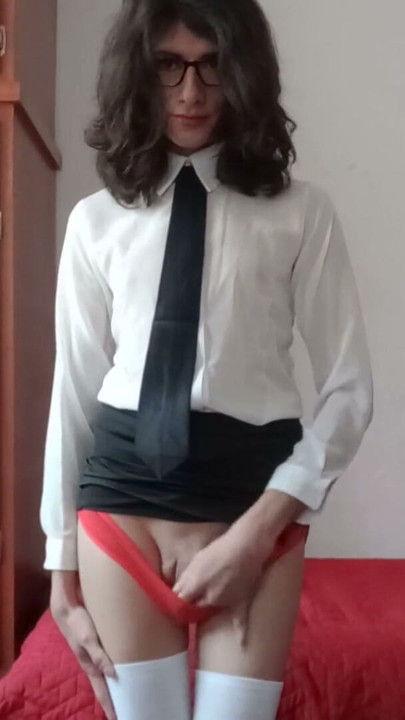 Trans ofis çalışanı yanlış video gönderiyor | Bölüm 1