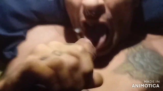 tragandome todo mi esperma