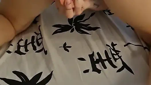 Kız arkadaş dev dildo ile videoda baştan çıkarıyor