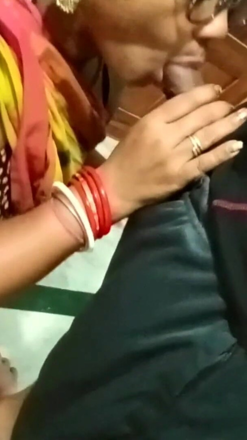 Beautiful Savita Bhabhi Hot Romantic Blowjob with Young Brother in Law Before Going Market | Clip 2