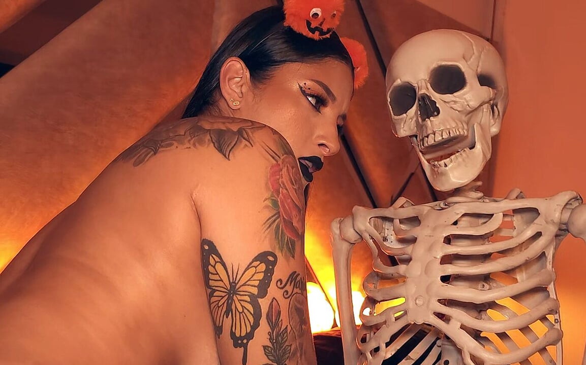 Voodoo-jenta får seg knullet i den store rompa