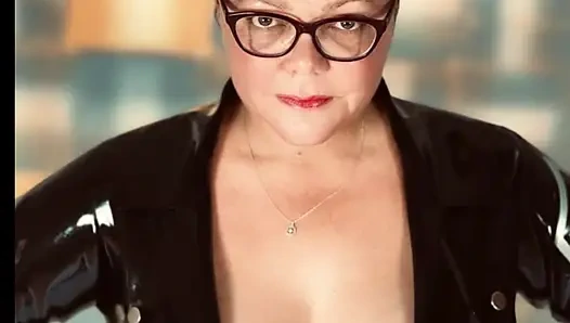 Köle Rosie'nin yaramaz amını ekiyor kapalı