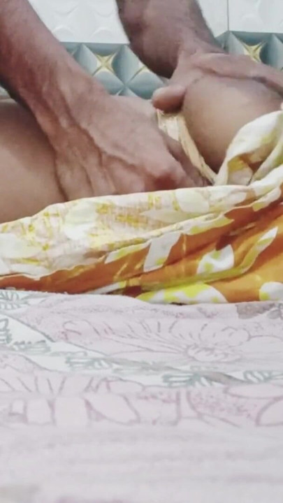 Kakak ipar sudipta yang lagi marah besar & abang iparnya yang sange - pertemuan diam-diam di kamar tidur, bagian -02 | Klip 1