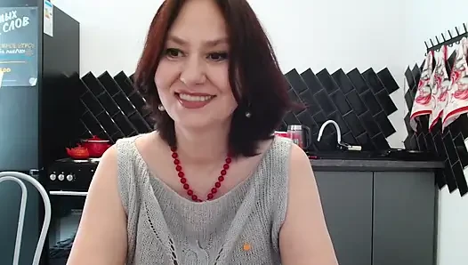 Soyunarak süper dansla baştan çıkarıyor