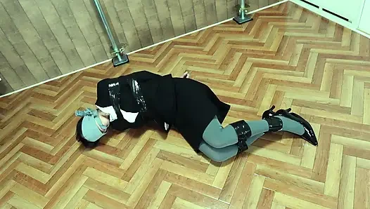 Hedeflenen ofis görevlisi bantla bağlanmıştı