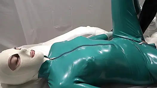Seorang amatir mengganggu dominatrix, cum ower neck, life bug