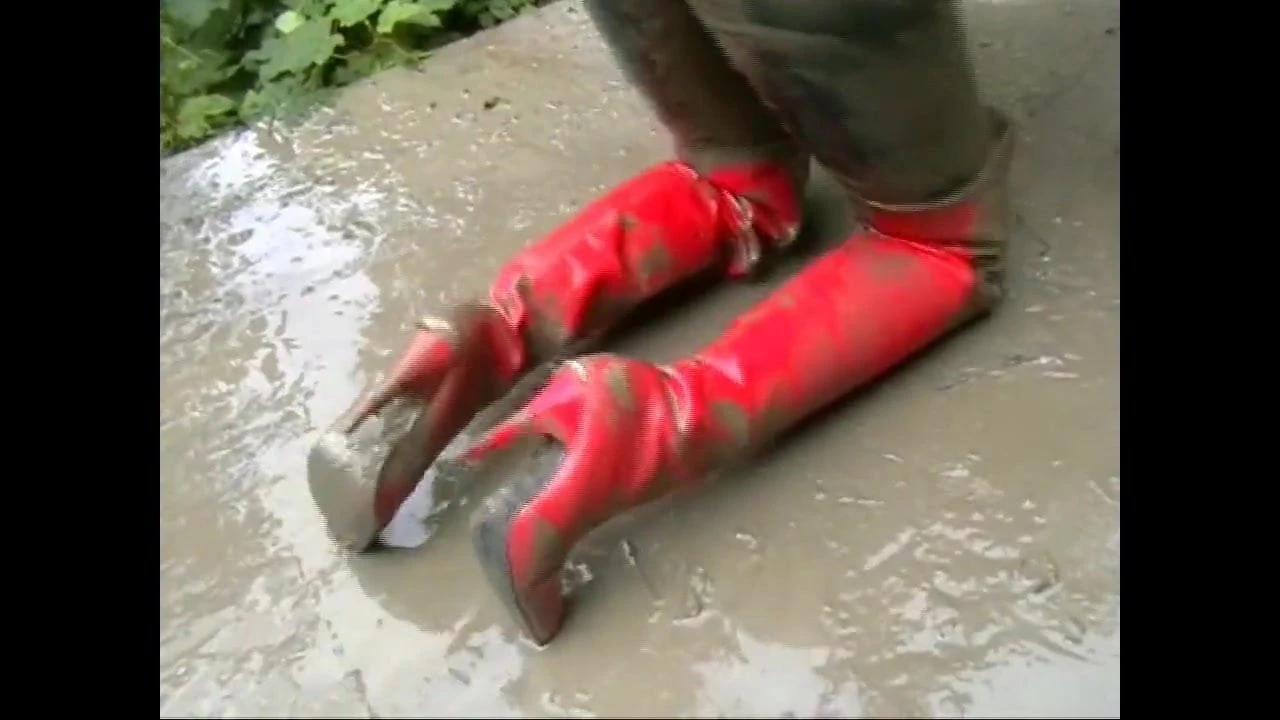 Sasja in muddy red thigh boots!!!