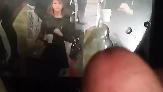 Taylor swift sırılsıklam içinde boşalmak