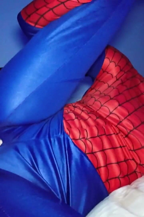 Örümcek kadın cosplay fahişesi aşağılanmış