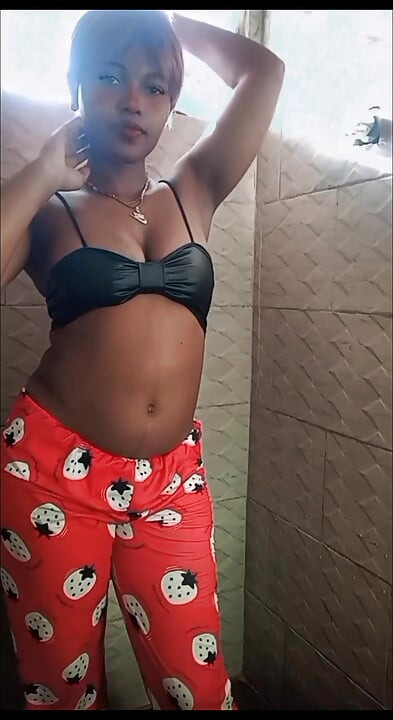 Burning looks, provoking lips and a slow desire that gets into your head without permission