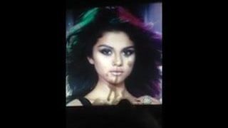 Selena Gomez con omaggio