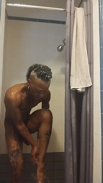 Boundless Bath Meets Raging Deepthroat Scream