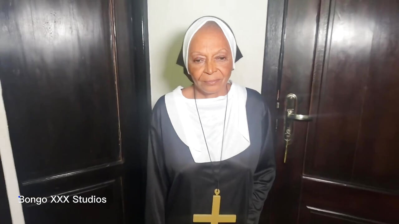 La Vieja Madura GILF Vino a Echar a Mis Demonios