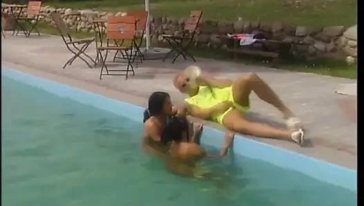 Ayo semua mengisap penisku