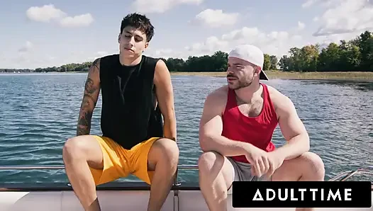 ADULT TIME - гетеро приятели Marcus McNeil и Angel Elias превращают разочаровывающую лодку День в жесткий трах