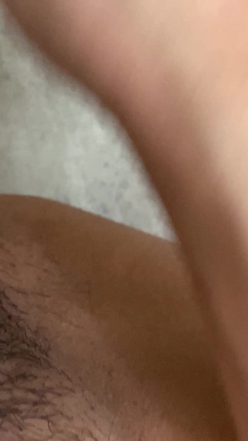 Εμβληματική στιγμή από το "Toothbrush mastrubating pussy"