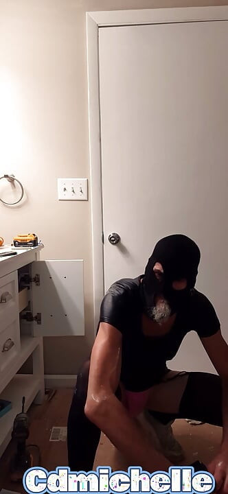 Cdmichelle在工作中补漆