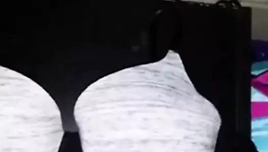 tekrar allison'ın sutyen üzerinde Cum