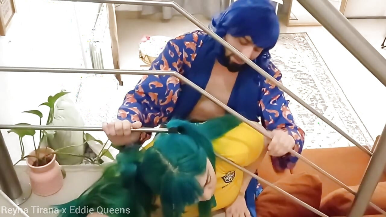 Η Βραζιλιάνα Miku κολλάει στις σκάλες και ο Kaito της δίνει κάτι παραπάνω από ένα χέρι