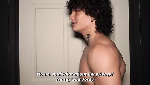 Грудастая брюнетка становится мокрой, потому что ее пасынок любит играть в шалости - это заканчивается отличным сексом