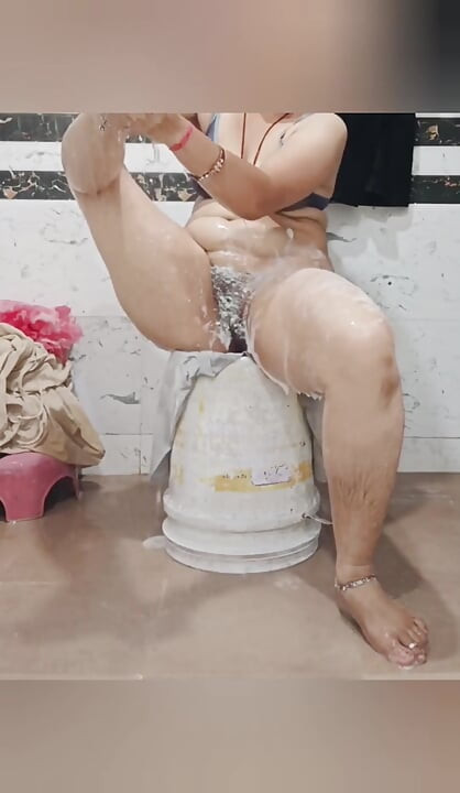 Priya la bhabhi baise brutalement avec son copain