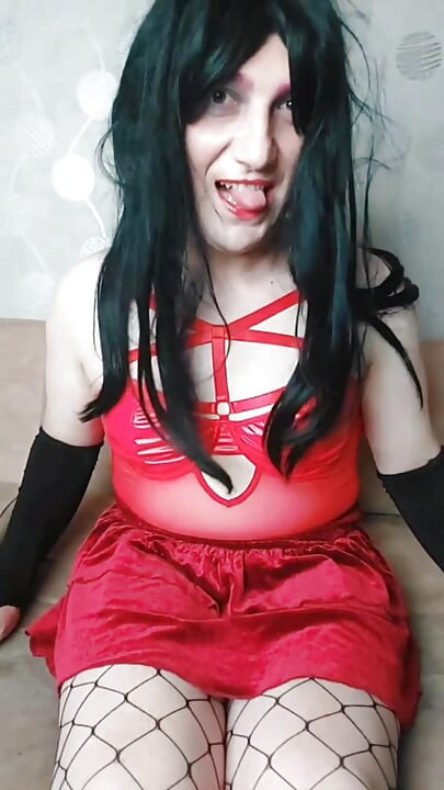 Electra Hot Femboy Model u Crvenim Svjetlima