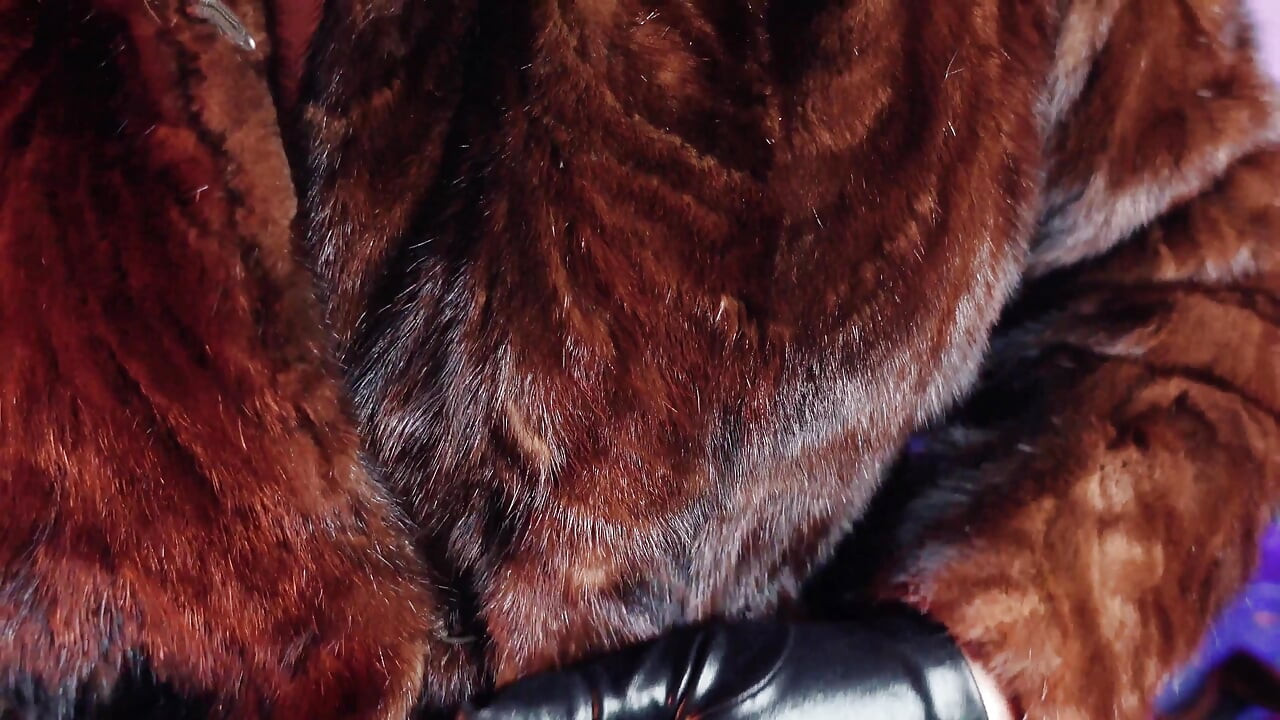 FUR FETYSZ wideo: piękna Mistress dokuczać i uwodzić. ASMR i JOI. Arya Grander.