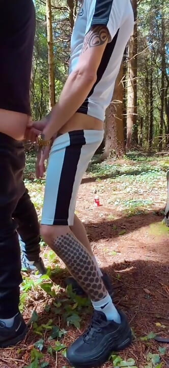 Scally Chavlad îl fute pe băiatul supus în aer liber