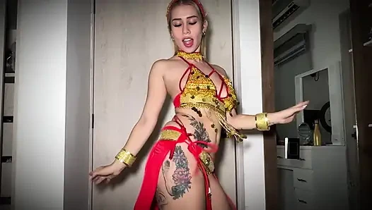 Güzel azgın Arap büyük beyaz yarakla götüne biniyor