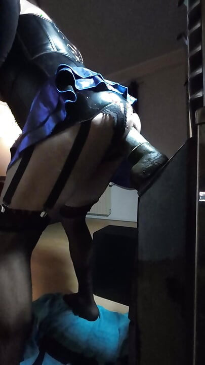 Sexy Crossdresser intens stretching with huge Toys