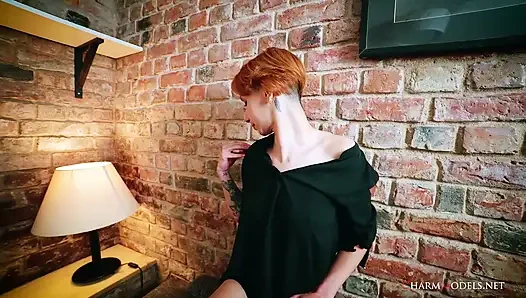 Mary Jane kızıl saçlı 30 yaşındaki pantolonsuz güzellik ama büyük çizmeli video