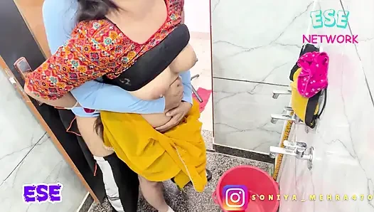 Pyari bhabhi Ne Muth Marte hue Bathroom dekh liya aur lapak le mera lund bhi leliya