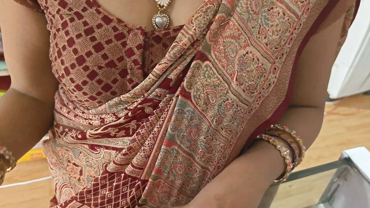 Indiancă Bhabhi mi-a supt pula în schimbul sutienului și chiloților în magazin