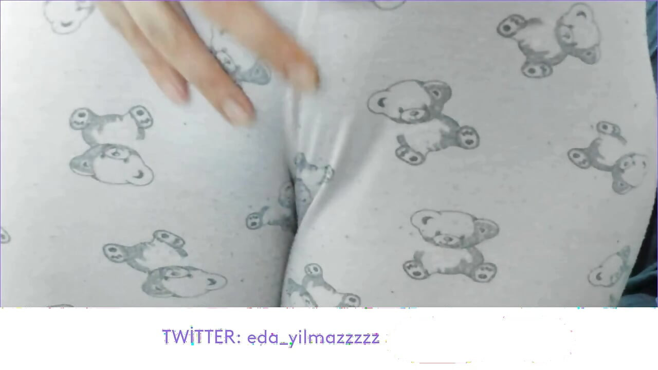 CAMELTOE- MASTURBATION IN PAJAMAS- PUFFED PUSSY- TURKISH PORN
