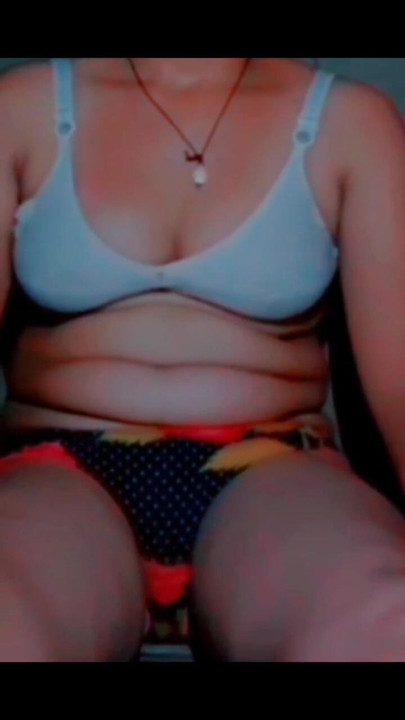 गांव की हॉट सेक्सी शांत सेक्सी परफेक्ट हॉट लड़की हस्तमैथुन कर रही है | क्लिप 1