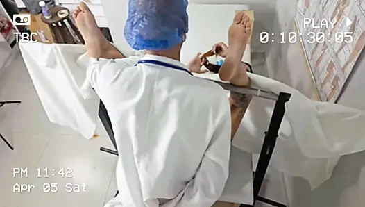 Dokter kandungan kehilangan ponsel dan membocorkan video pasiennya