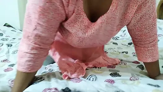 Priya bhabhi seksi desi menelepon ayah mertuanya di rumah dan disetubuhi pantatnya - ngentot pantat besar & air mani besar