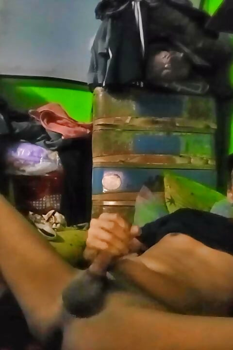 Lonely pinoy jerking off while his sick to release the heat part 1