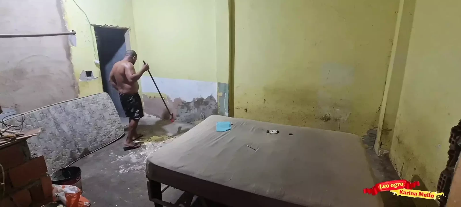 Young Girl Seducing Bricklayer - Anal Teen