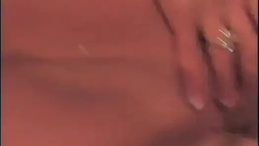 Memek mulus bintang porno rambut pirang ini dientot habis-habisan dan pejantan crot di toketnya