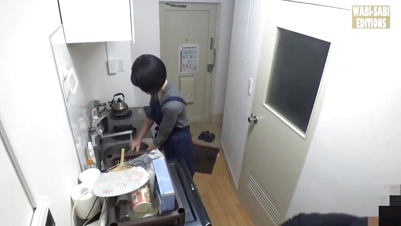 私の部屋を自分のプライベートな楽しみの場所のように扱う近所の女性