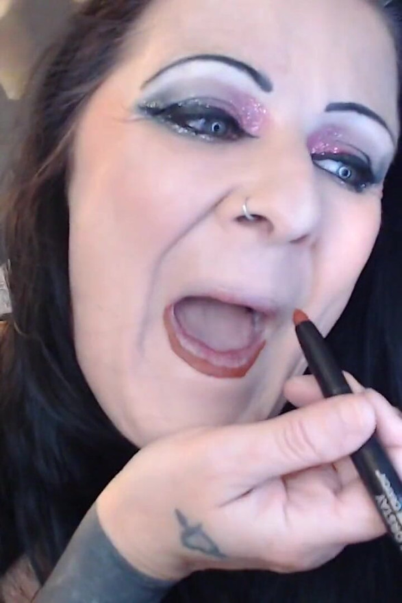 Lipstick application long duck lips