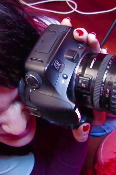 Dövmeli kız götünü sikiyor büyük yarağı parmaklıyor