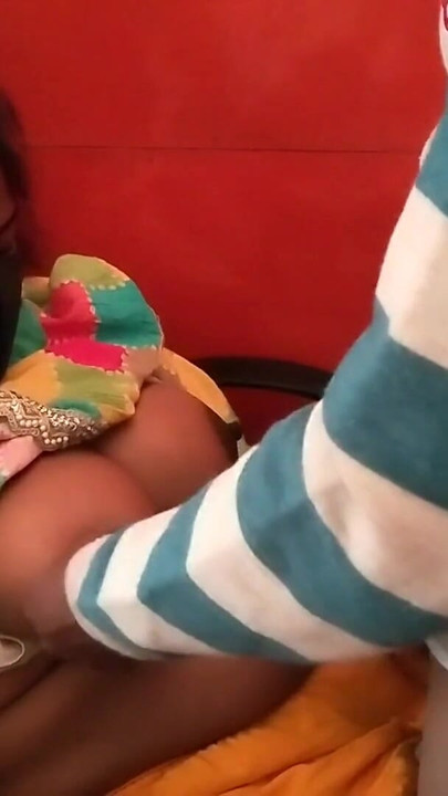 Girlfriend ki office me boobs dabaya | Clip 1