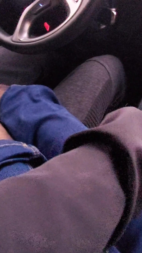 Amateur MILF in jeans and nylon socks gives a taxi driver a footjob | Clip 1