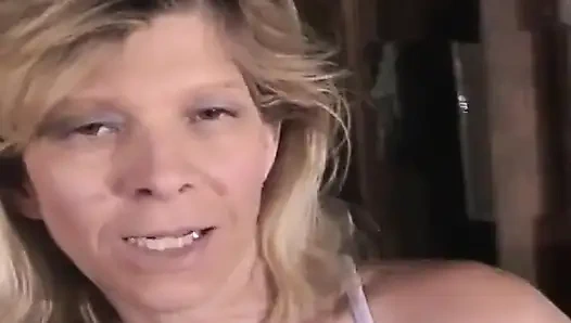 Pembantu nakal ini berusaha menggoda majikannya yang doyan selingkuh