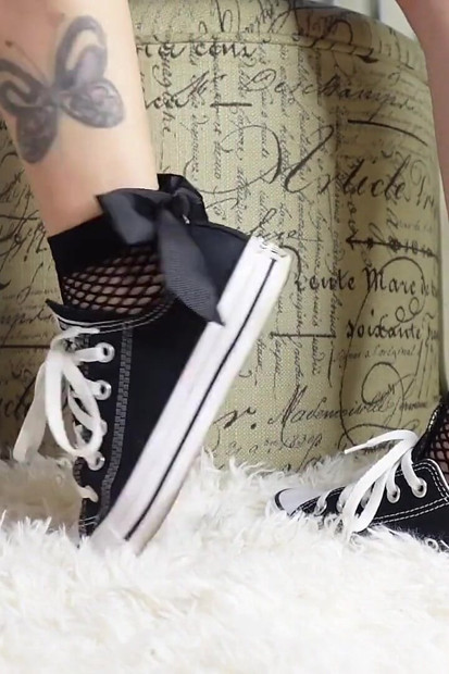 Converse & Fishnets