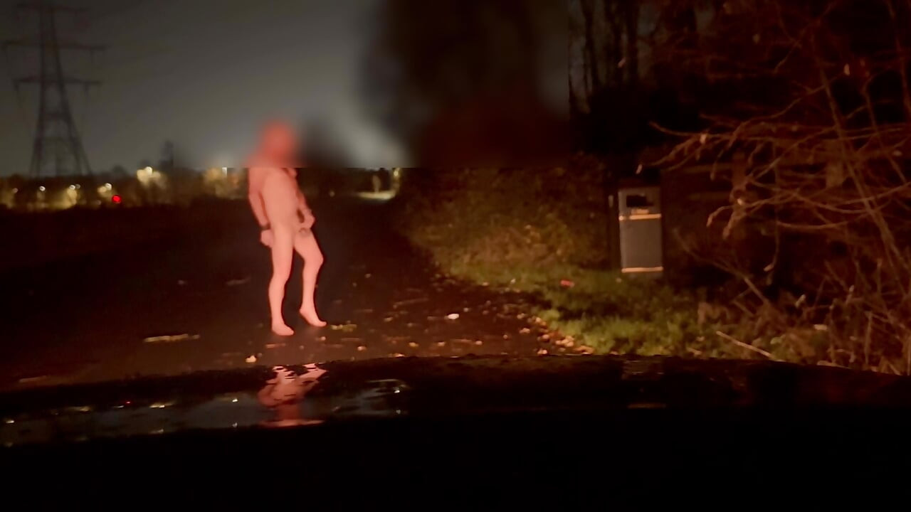 Skini se gola i drkaj twerk uz cestu, auto je razmišljao o vožnji stazom