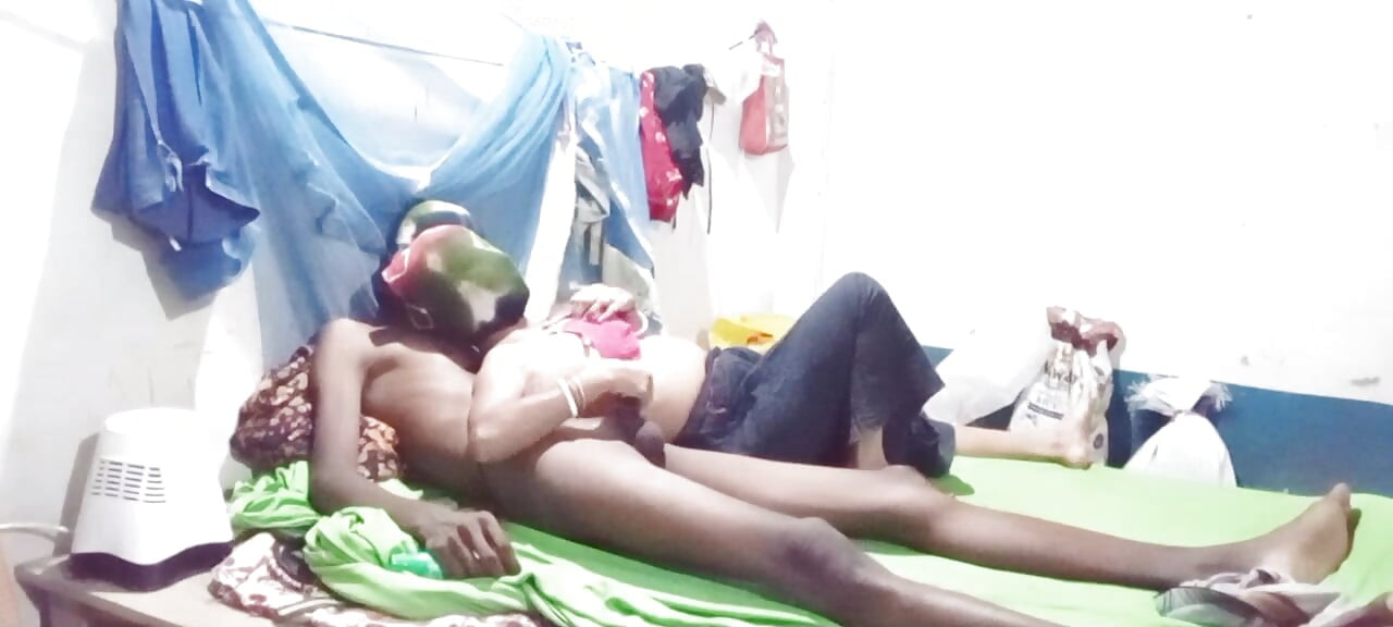 Got his wife fucked by someone else apni wife Ko Kisi aur se chudwaya