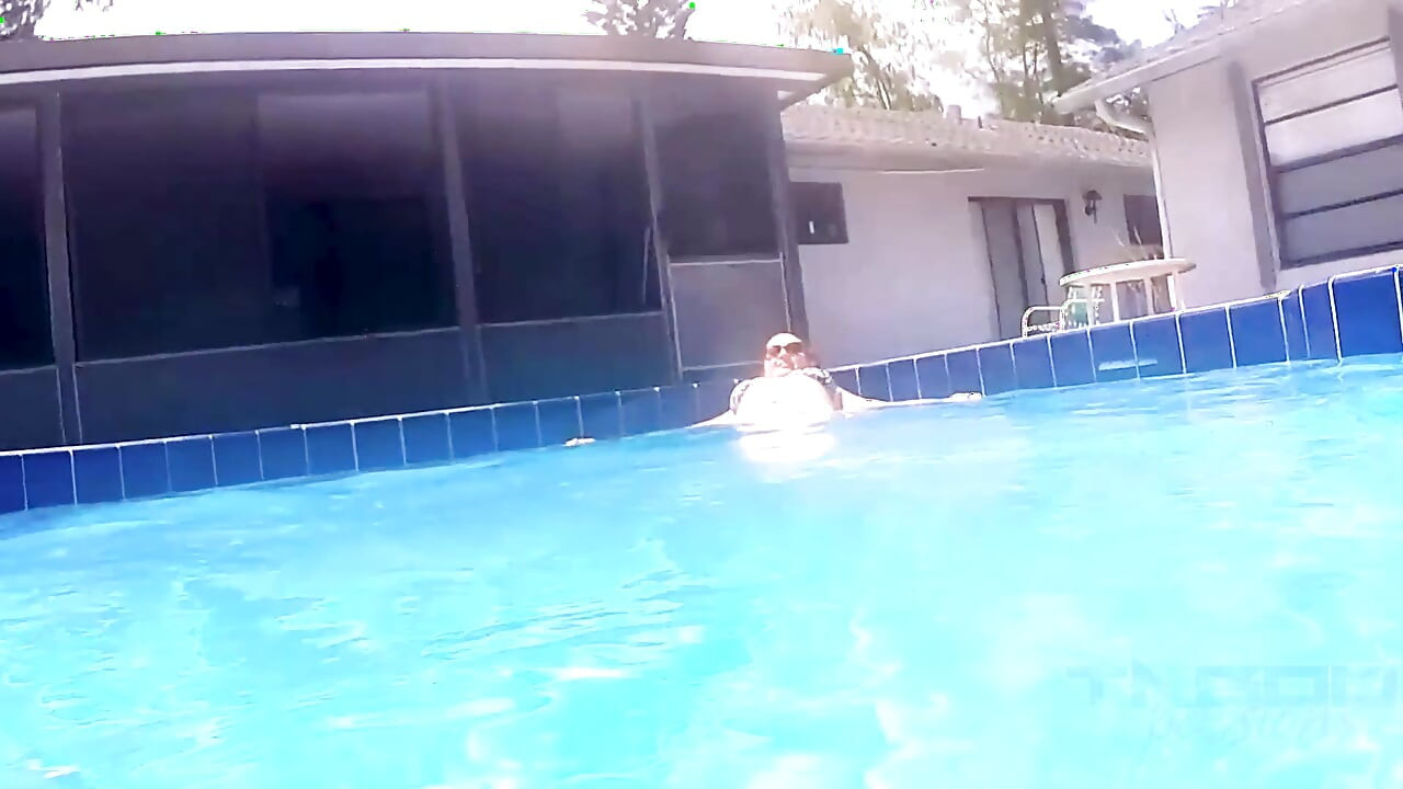 Fucking My Big Ass Bikini Wearing Stepmom Madisin Lee